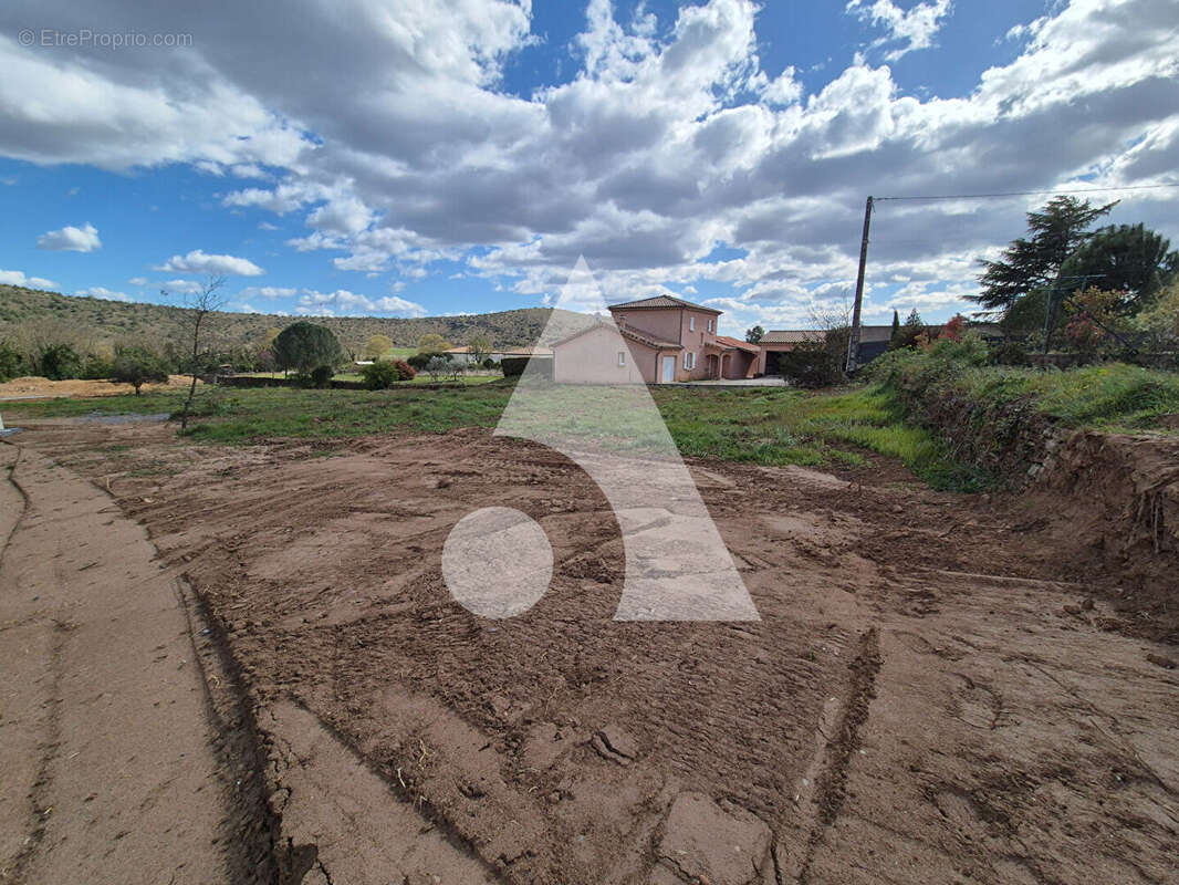 Terrain à LACHAPELLE-SOUS-AUBENAS