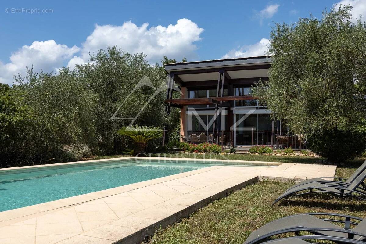 Maison à SAINT-CEZAIRE-SUR-SIAGNE