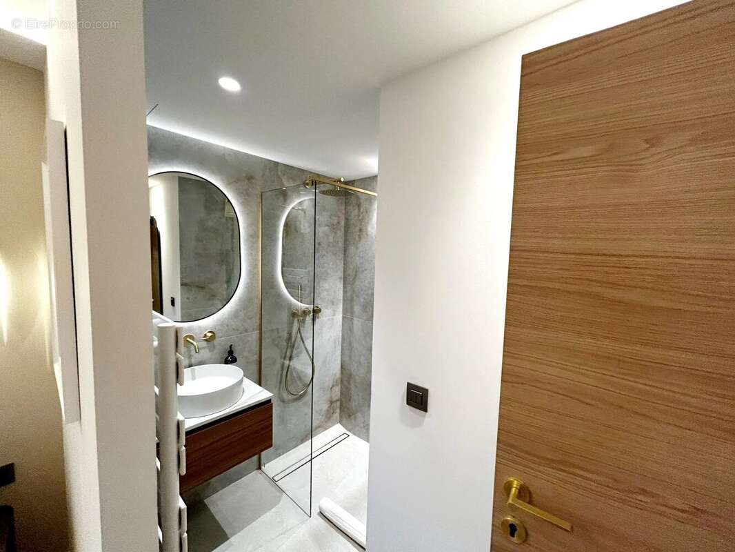 A vendre à Cannes Résidence de Standing - Vue Mer - Magnifique  4 pièces de 100 m² - photo 14