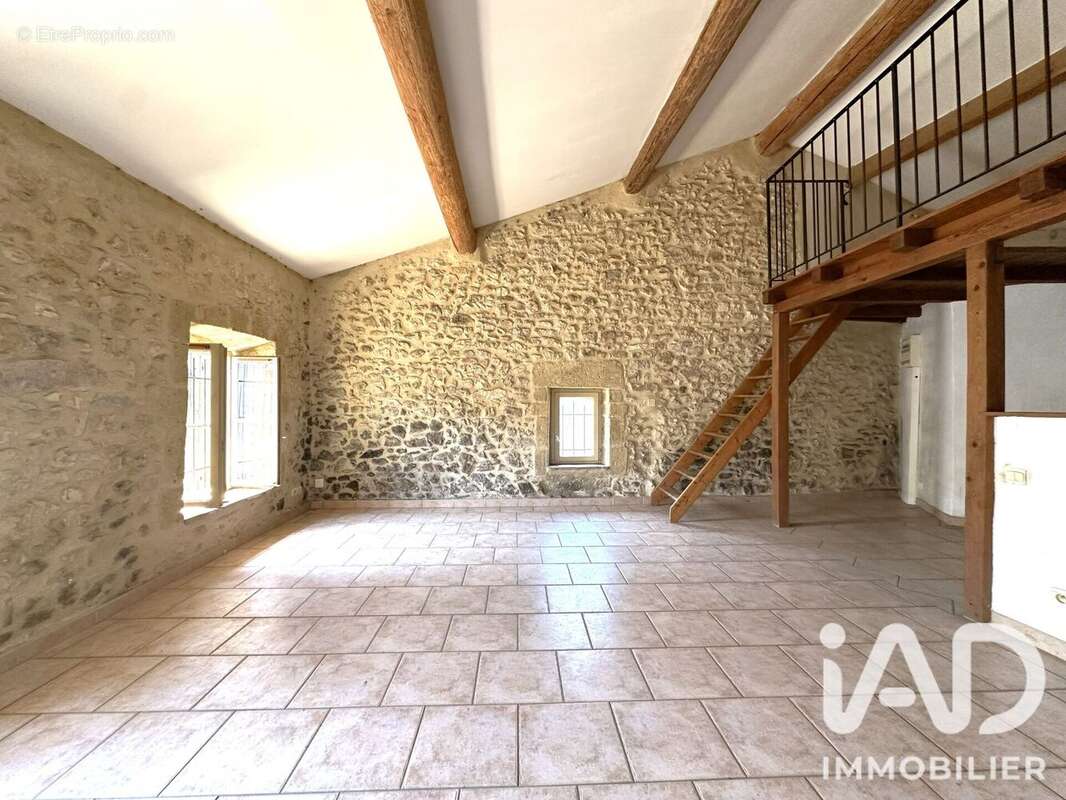 Appartement 70 m² à Collias  - photo 8