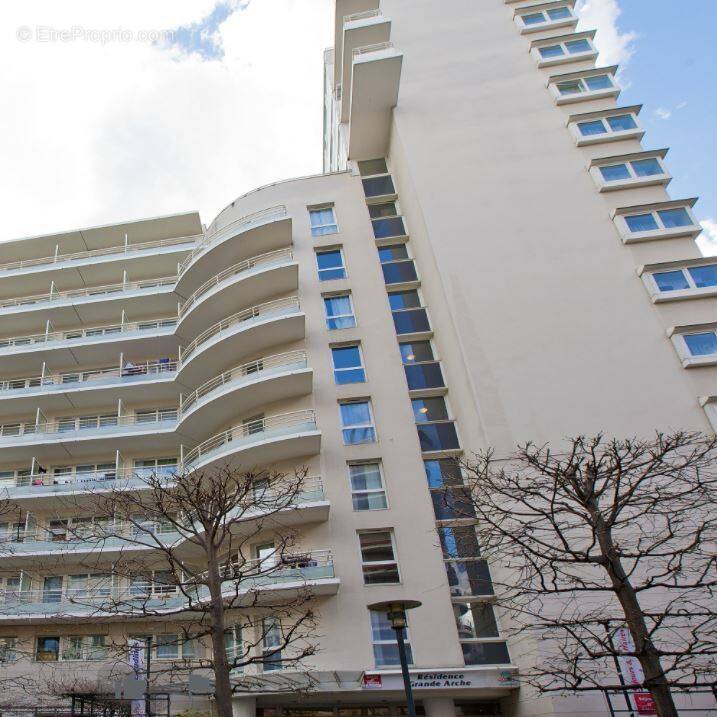 Appartement à COURBEVOIE