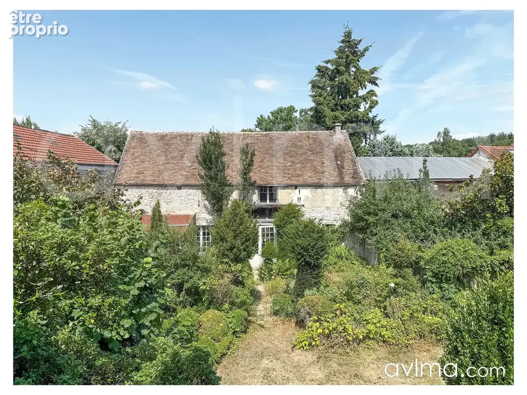 Ancienne ferme en pierre à rénover au centre du village - photo 8