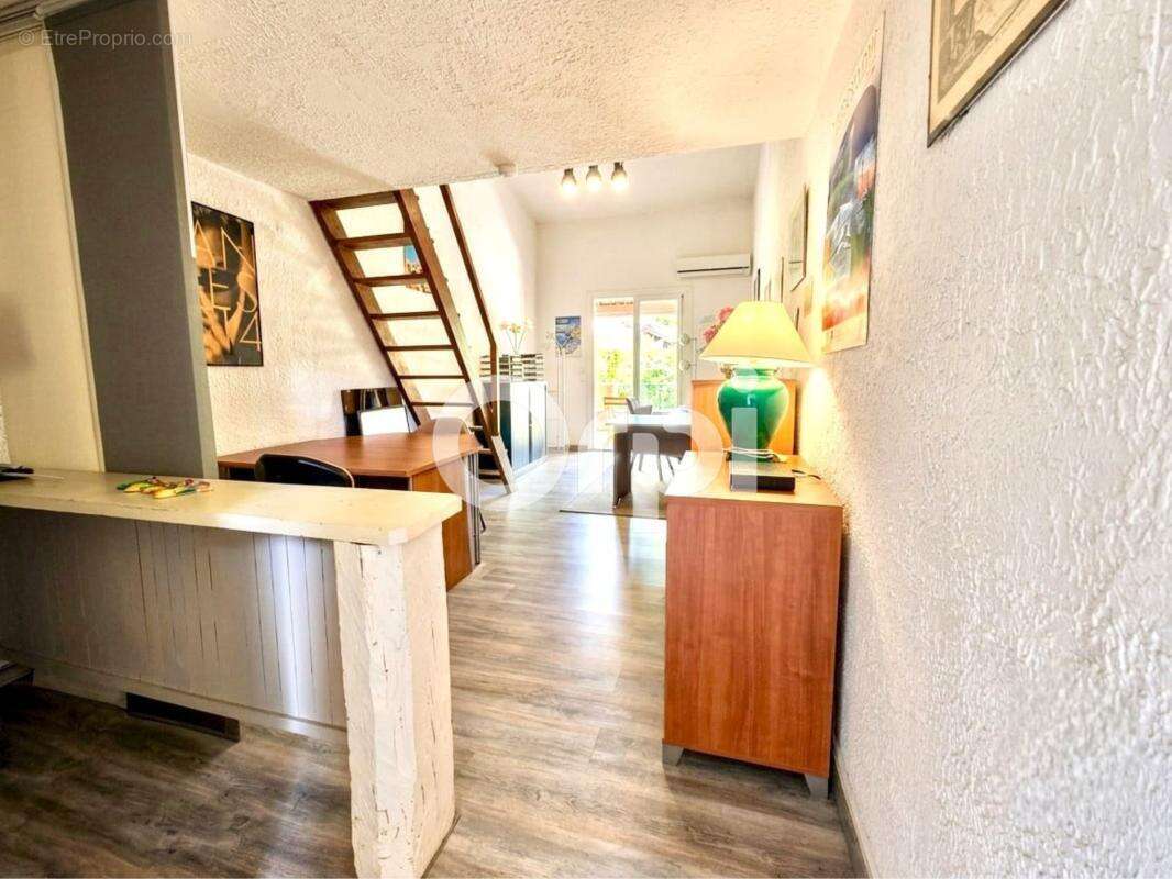 Logement avec terrasse - place de parking privée et cave - piscine / résidence sécurisée - photo 4