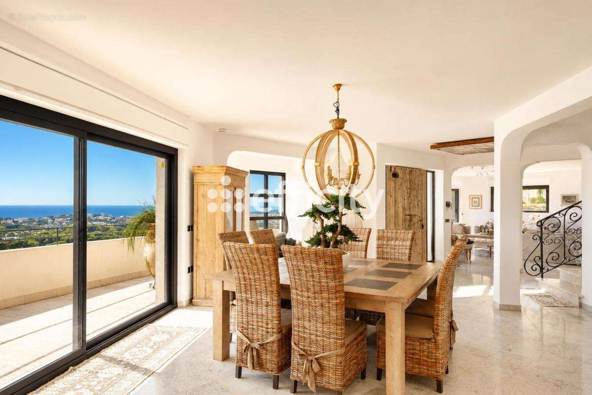Maison à VALLAURIS
