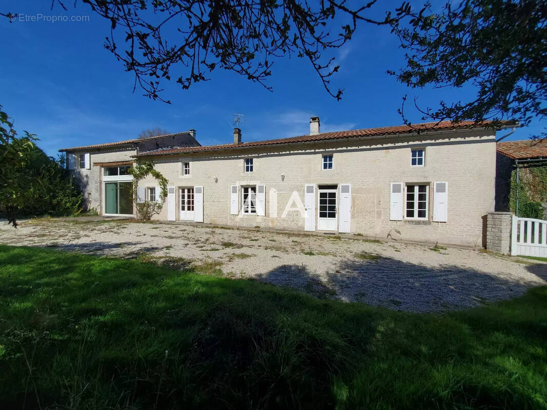Maison à THEIL-RABIER
