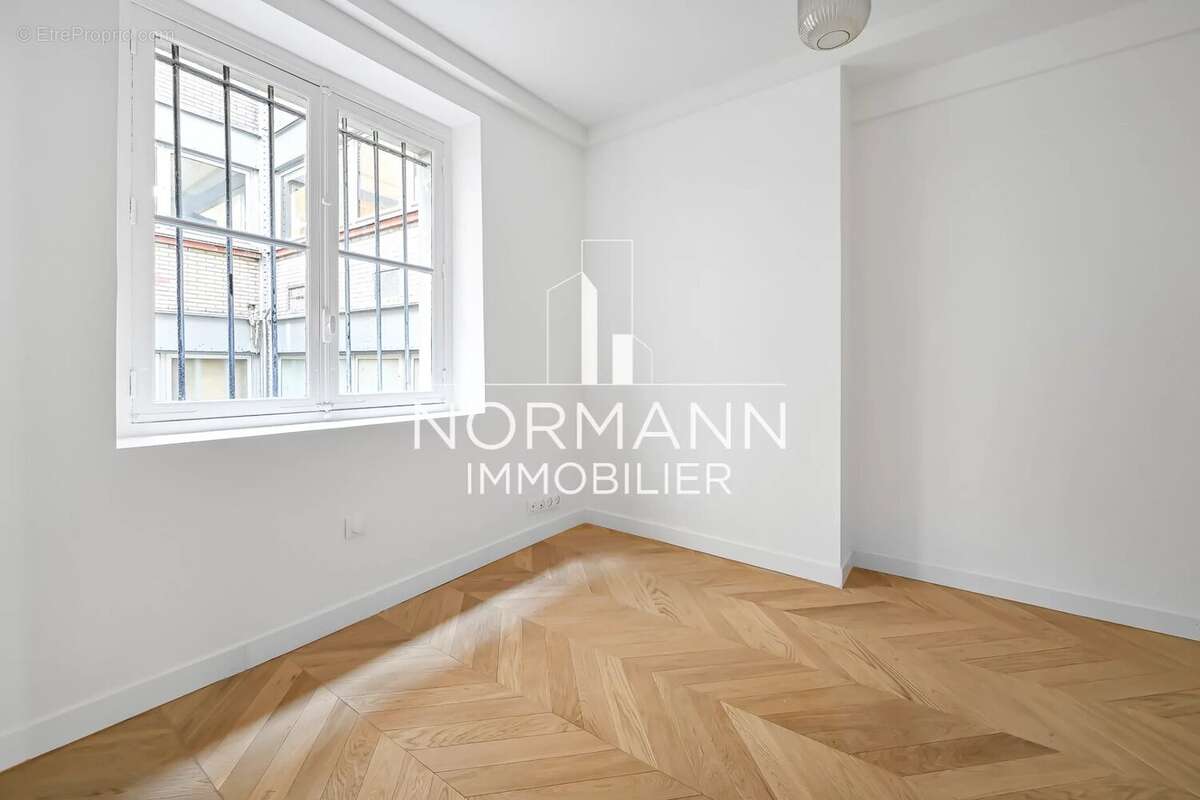 Appartement à PARIS-1E