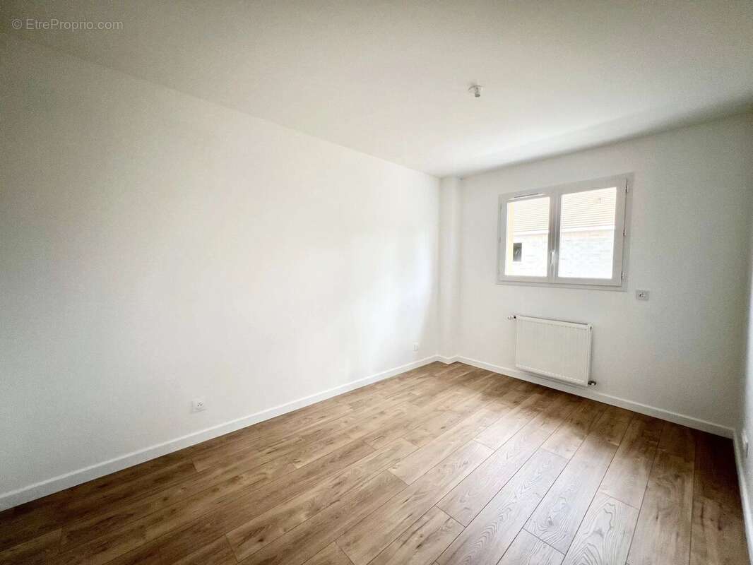 Maison à LA QUEUE-LES-YVELINES
