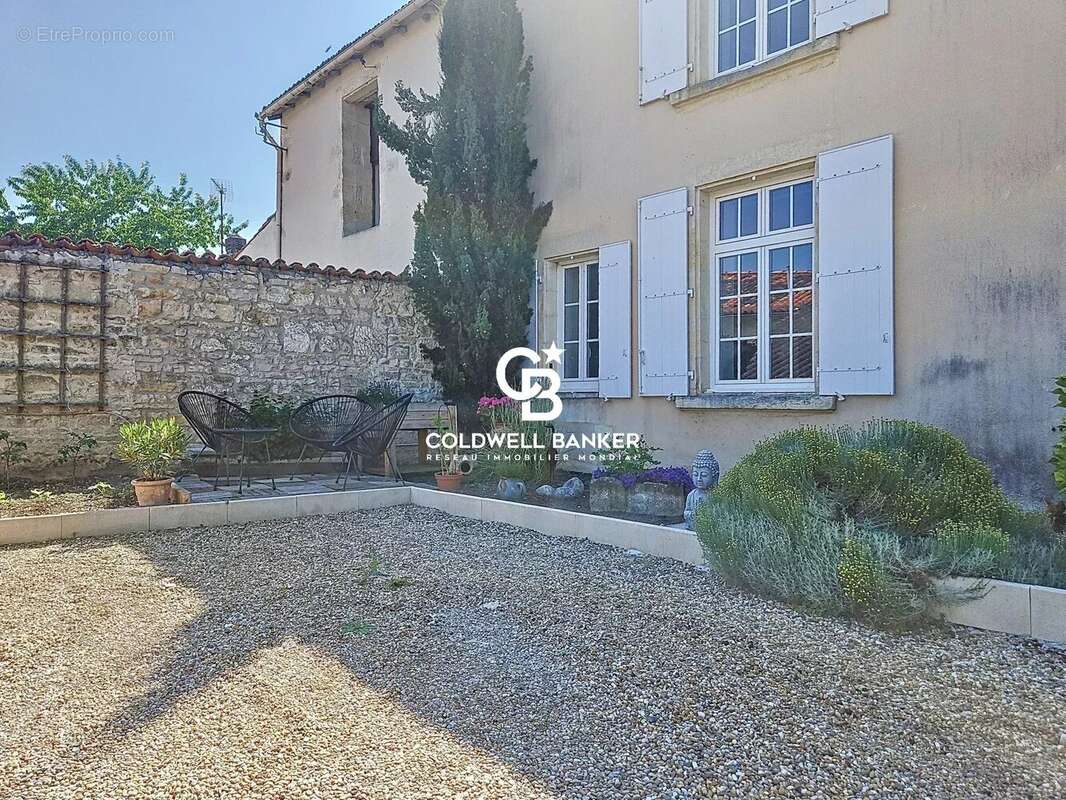 Maison à SAINT-JEAN-D&#039;ANGELY