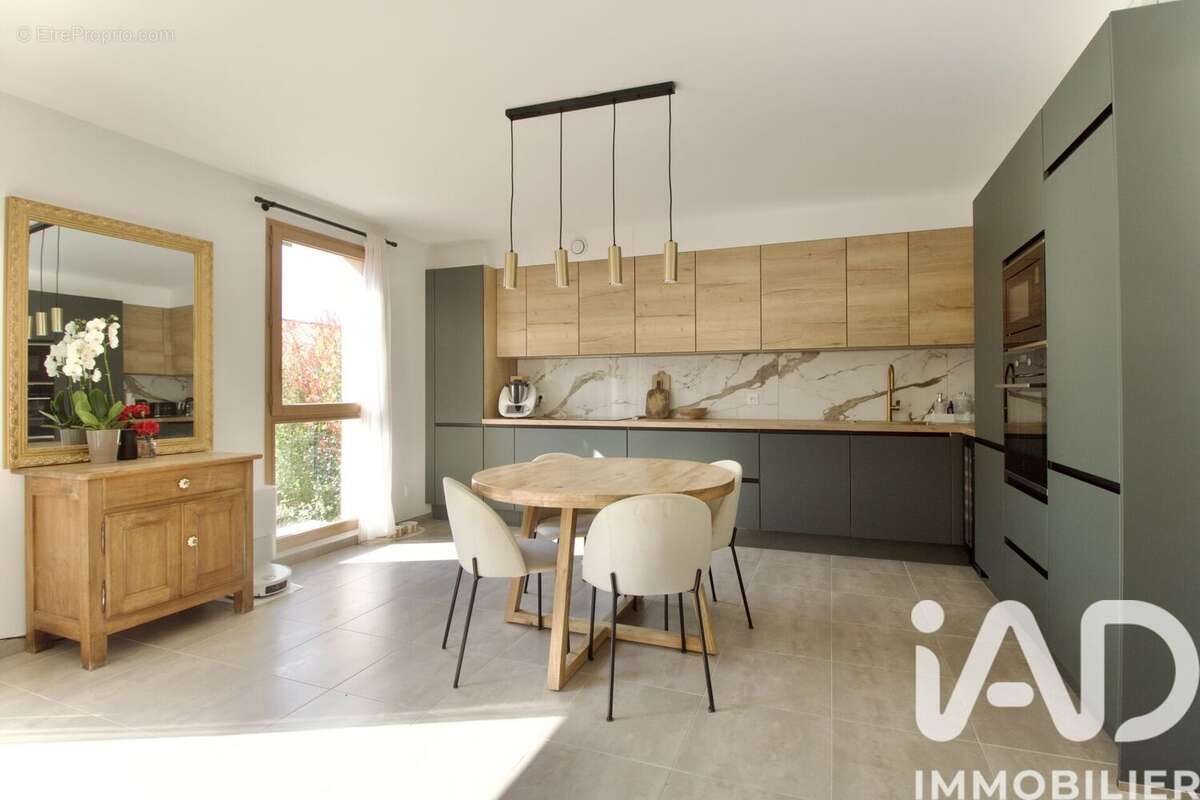 Photo 6 - Appartement à CHATEAUNEUF-LE-ROUGE