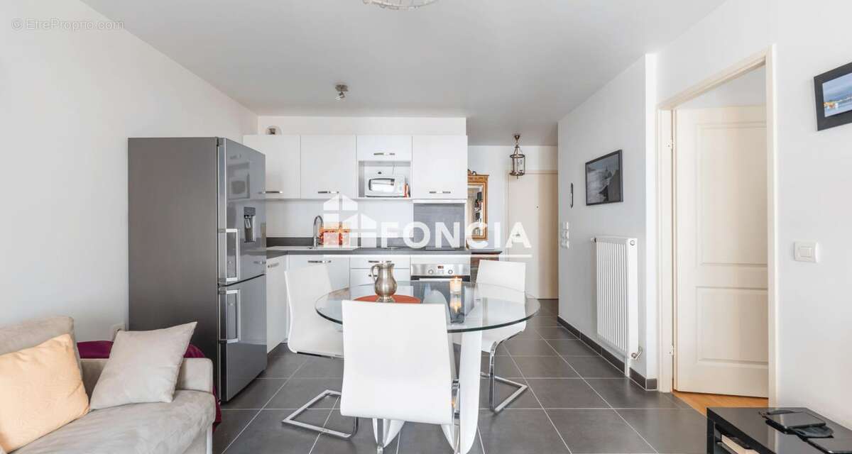 Appartement à PARIS-19E