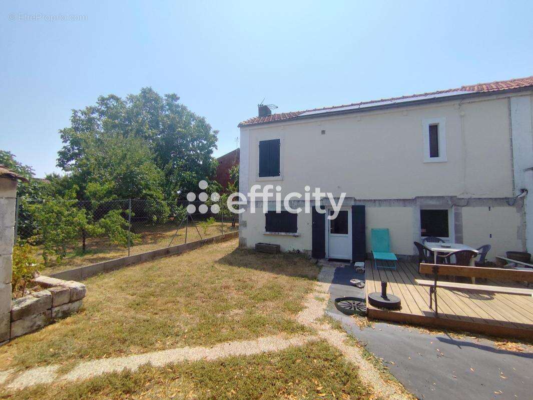 Maison 64 m² à Saintes  - photo 10
