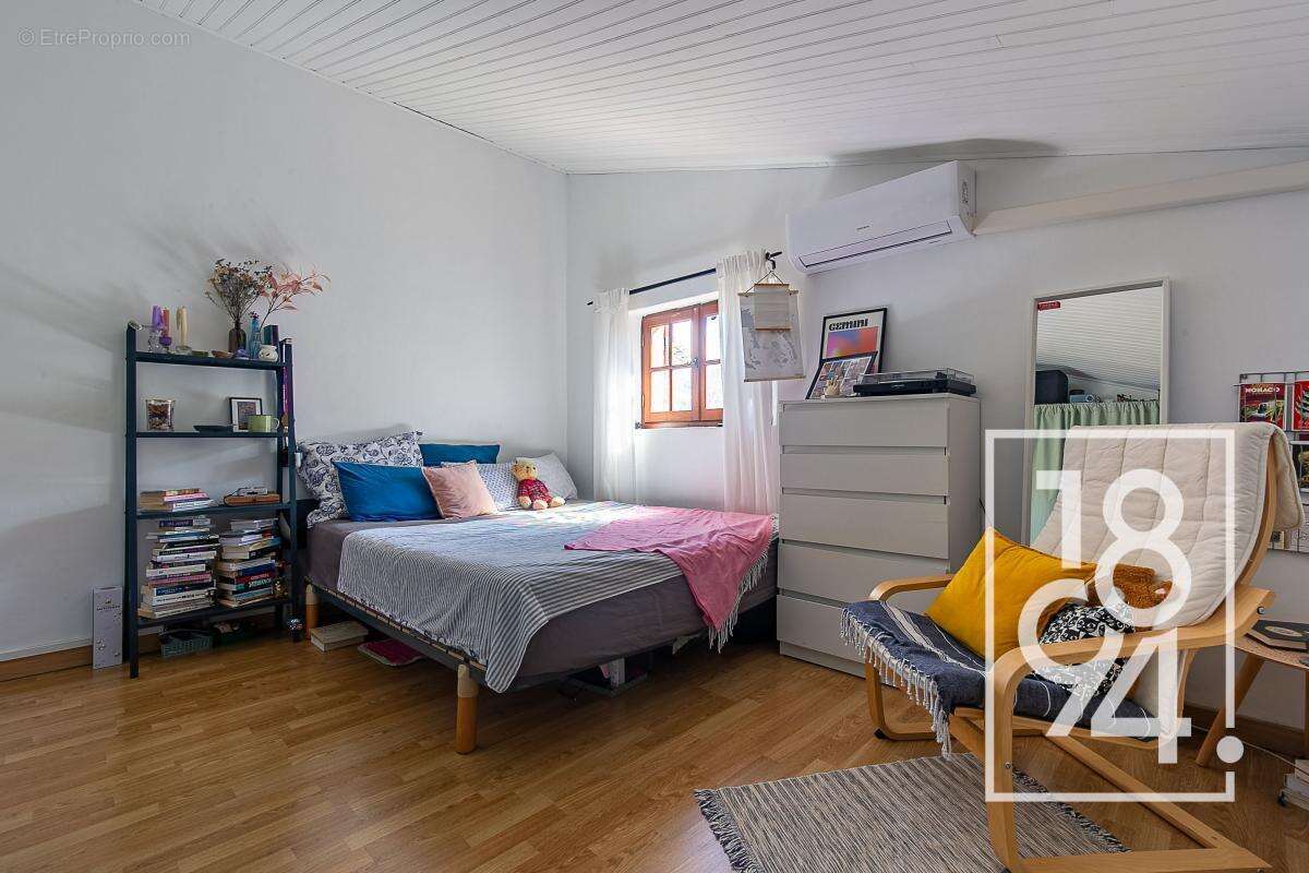 Maison à LE PUY-SAINTE-REPARADE