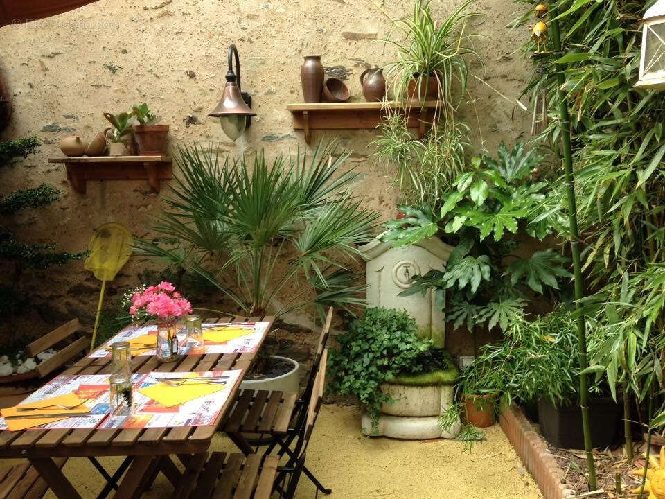 Commerce à MOUCHAMPS