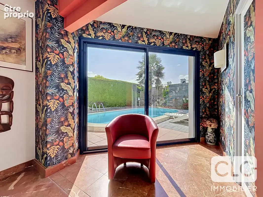 QUIMPER - Maison familiale avec piscine et jardin - photo 8