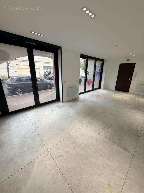 Commerce à ISSY-LES-MOULINEAUX