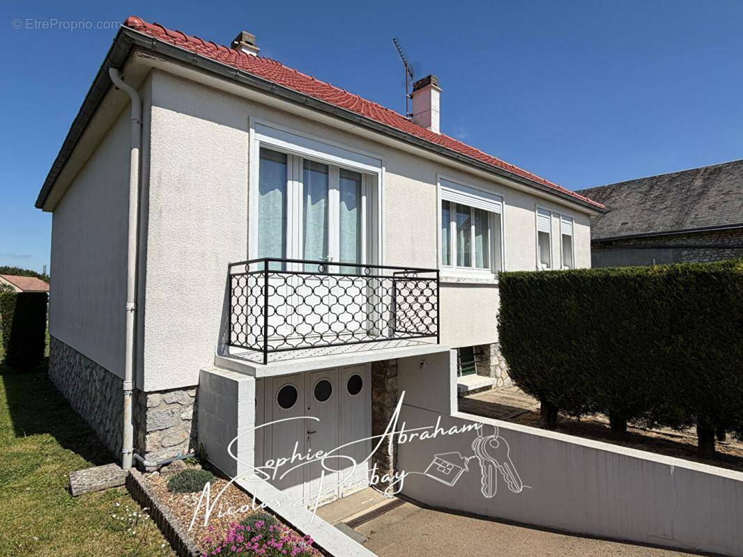 Maison à TOURY