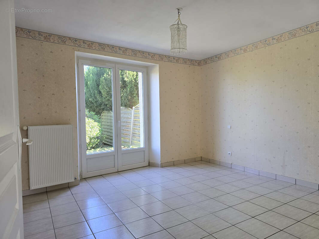 Maison à LUZILLE