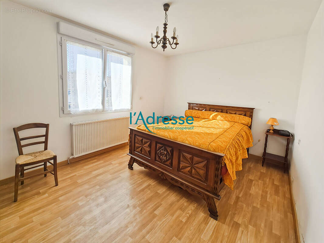 Maison à MONTREVAULT