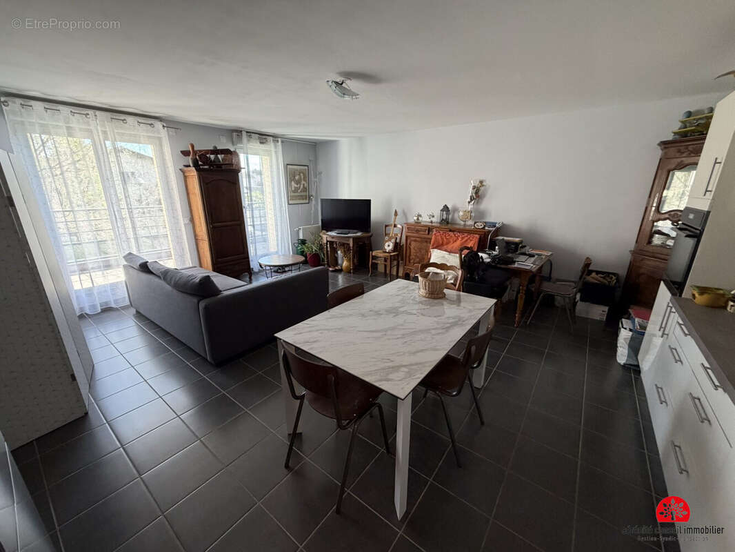 Appartement à SAINT-LAURENT-DE-MURE