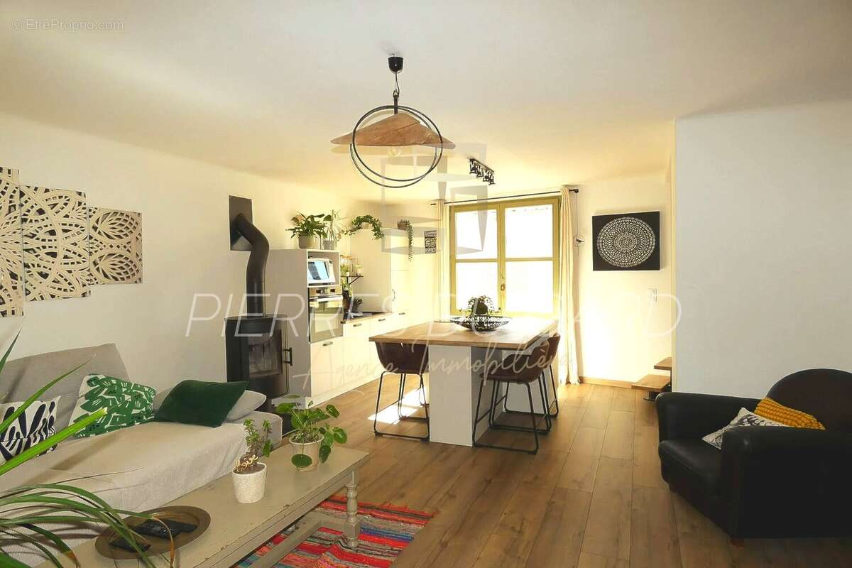 Maison 150 m² à Uzes  - photo 8