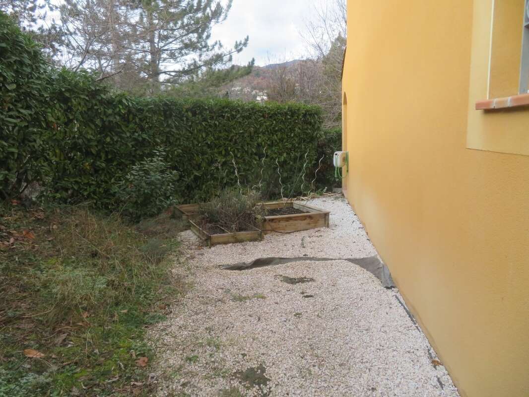 Belle MAISON sur 2 niveaux de 95 m3 à vendre centre ville de DIGNE LES BAINS (04) - photo 26