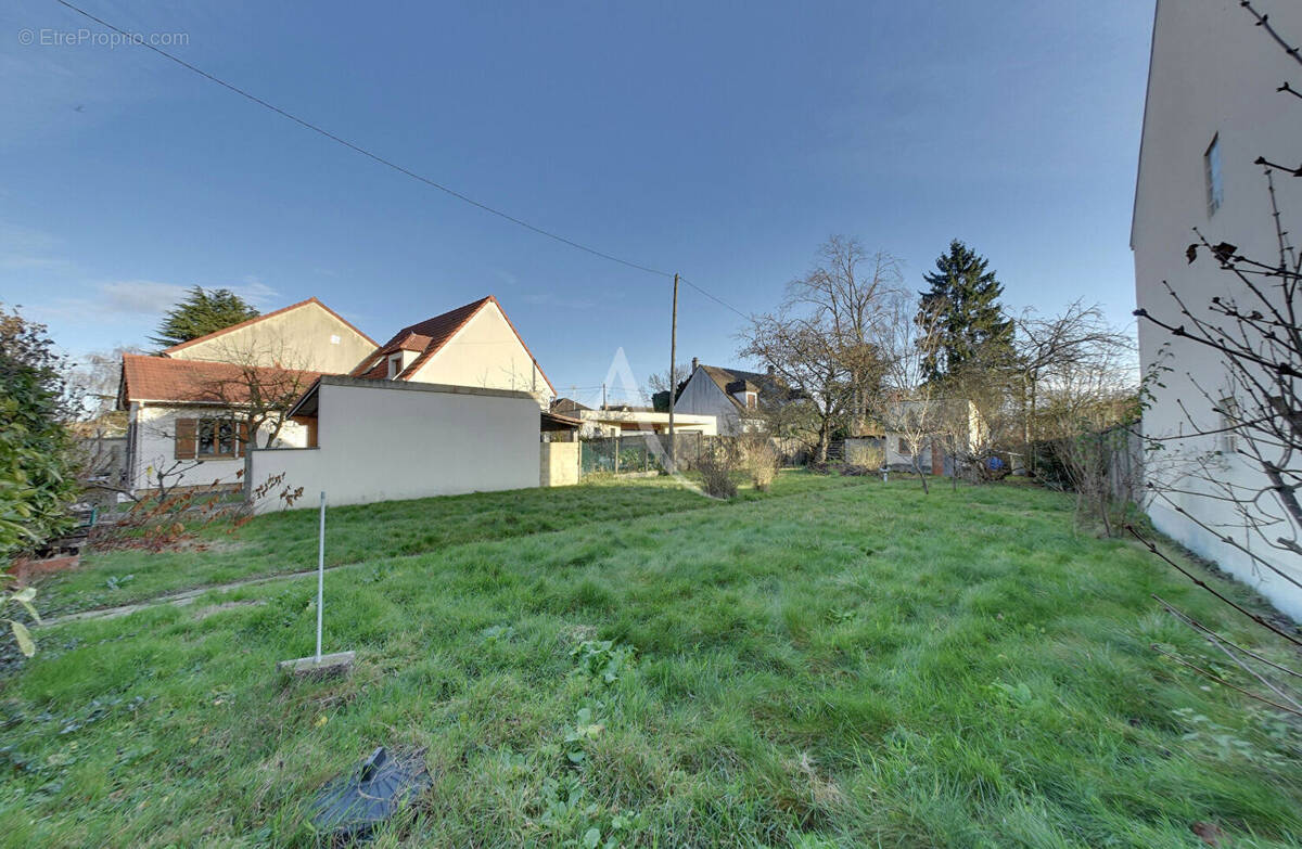 Terrain à OZOIR-LA-FERRIERE