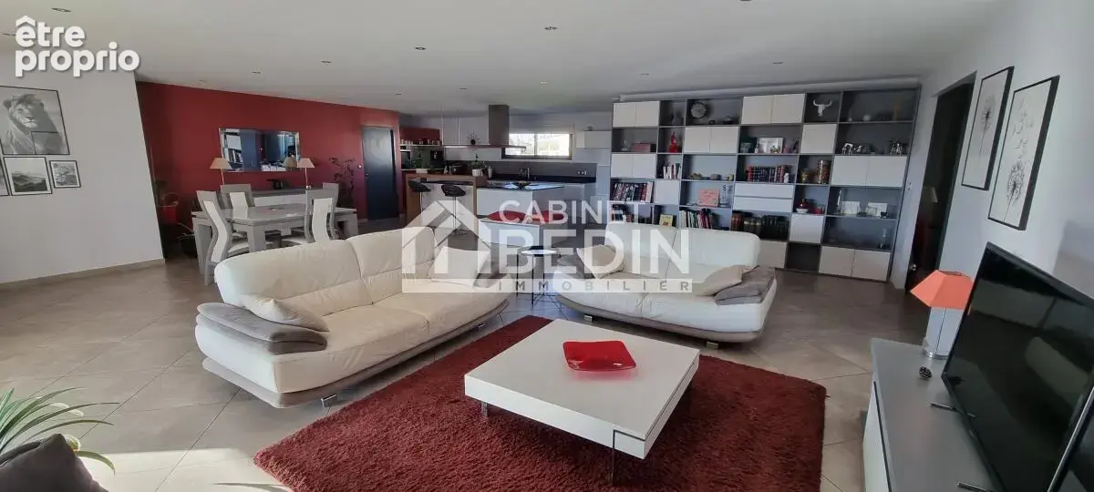 Maison 6 pièces 212 m² à vendre à Bourg (33710) - photo 2