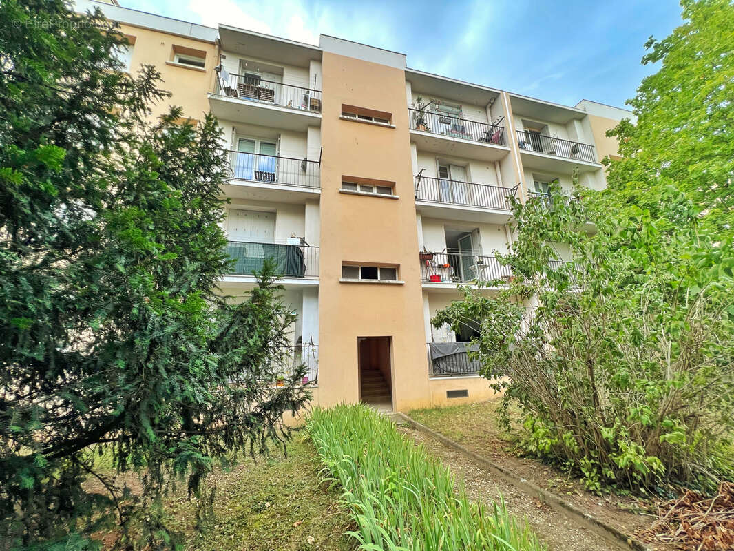 Appartement à PIERRE-BENITE