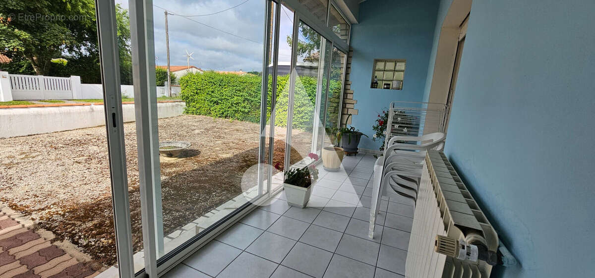 Maison à CHAILLEVETTE