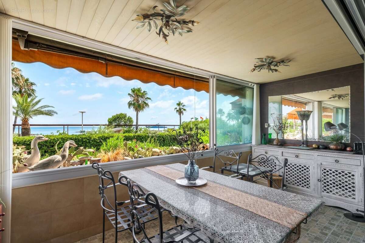 Appartement 2 pièces en Front de mer avec vue mer panoramique  - Saint Laurent du var - photo 3