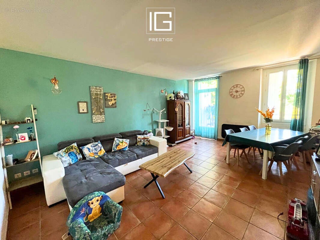 Appartement à SIGNES