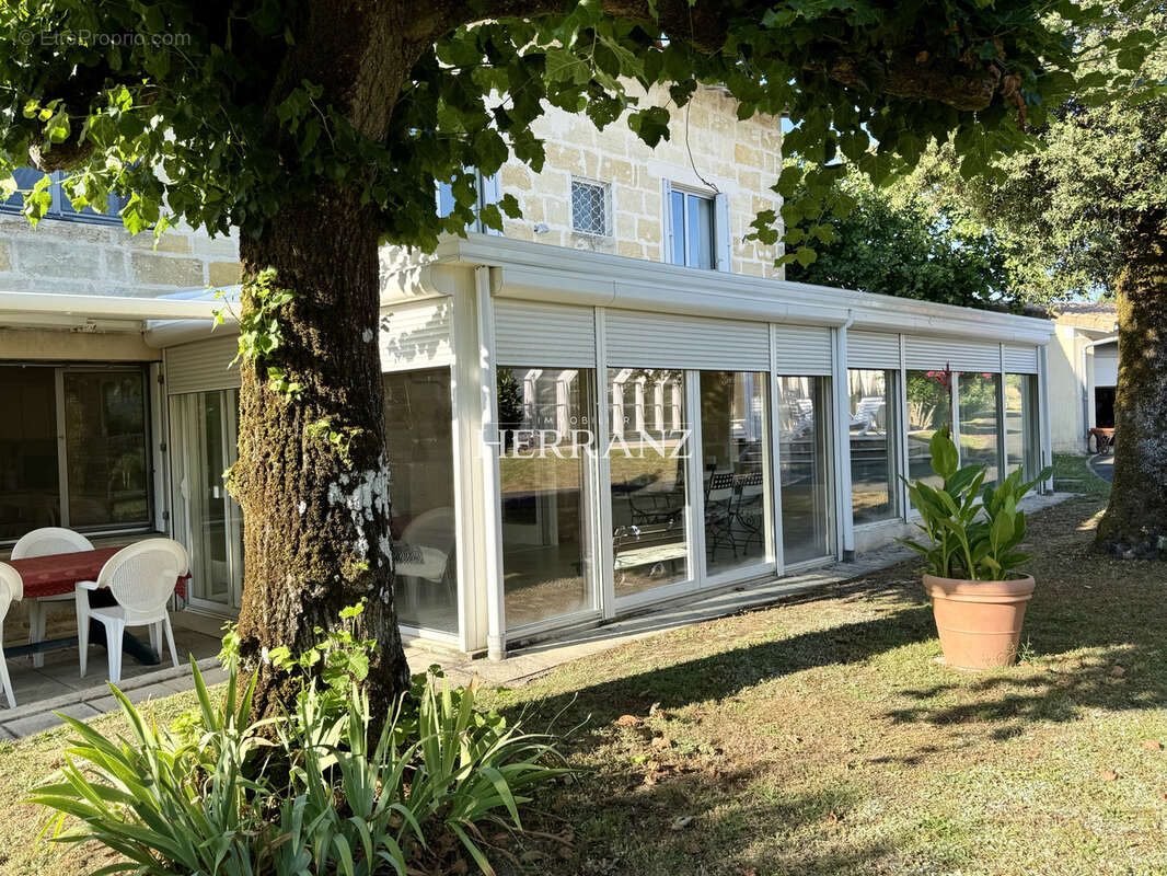 Maison à SAINT-EMILION