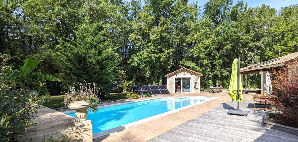 piscine - Maison à MAINE-DE-BOIXE
