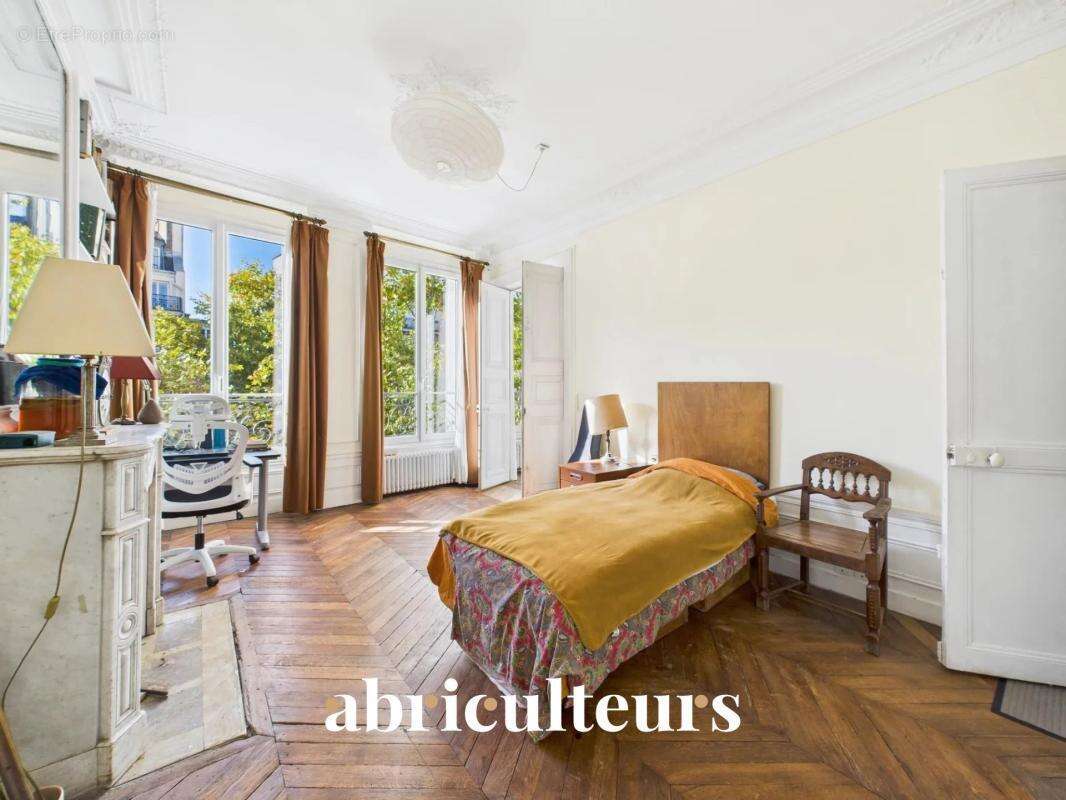 Appartement à PARIS-10E