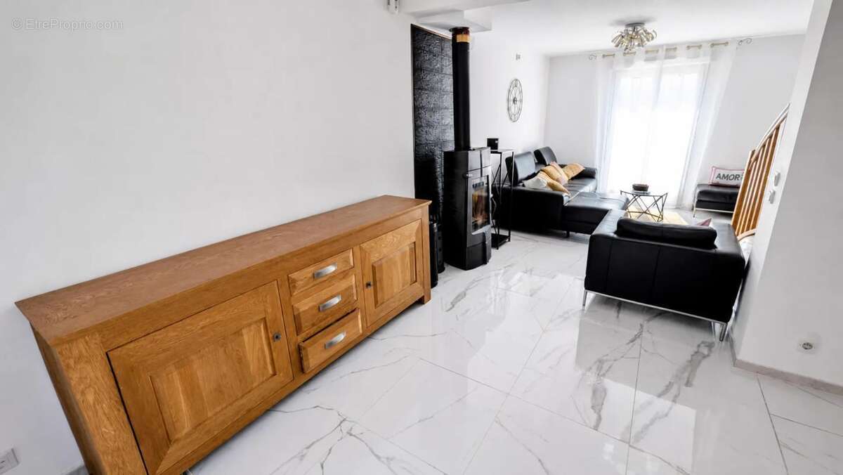 Maison de 7 pièces de 140 m² à Clichy-sous-Bois - photo 4