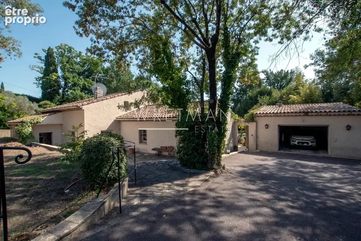 Co Exclusive À vendre près de Valbonne - Domaine de 3 logements - photo 2