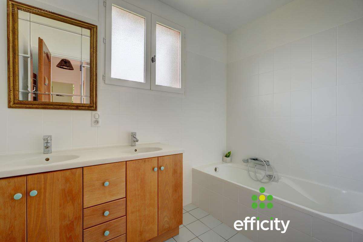 Maison à SAINTE-FOY-LES-LYON