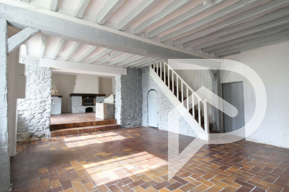 Maison à CUISE-LA-MOTTE