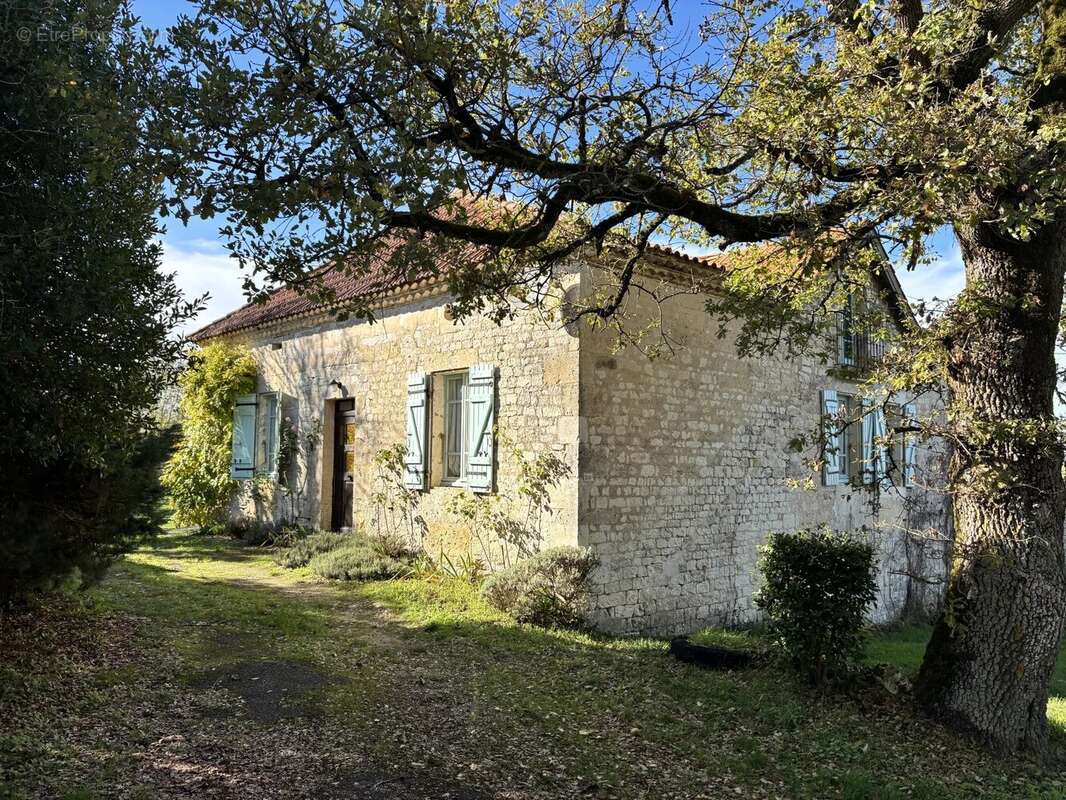 Maison à MONTAIGU-DE-QUERCY