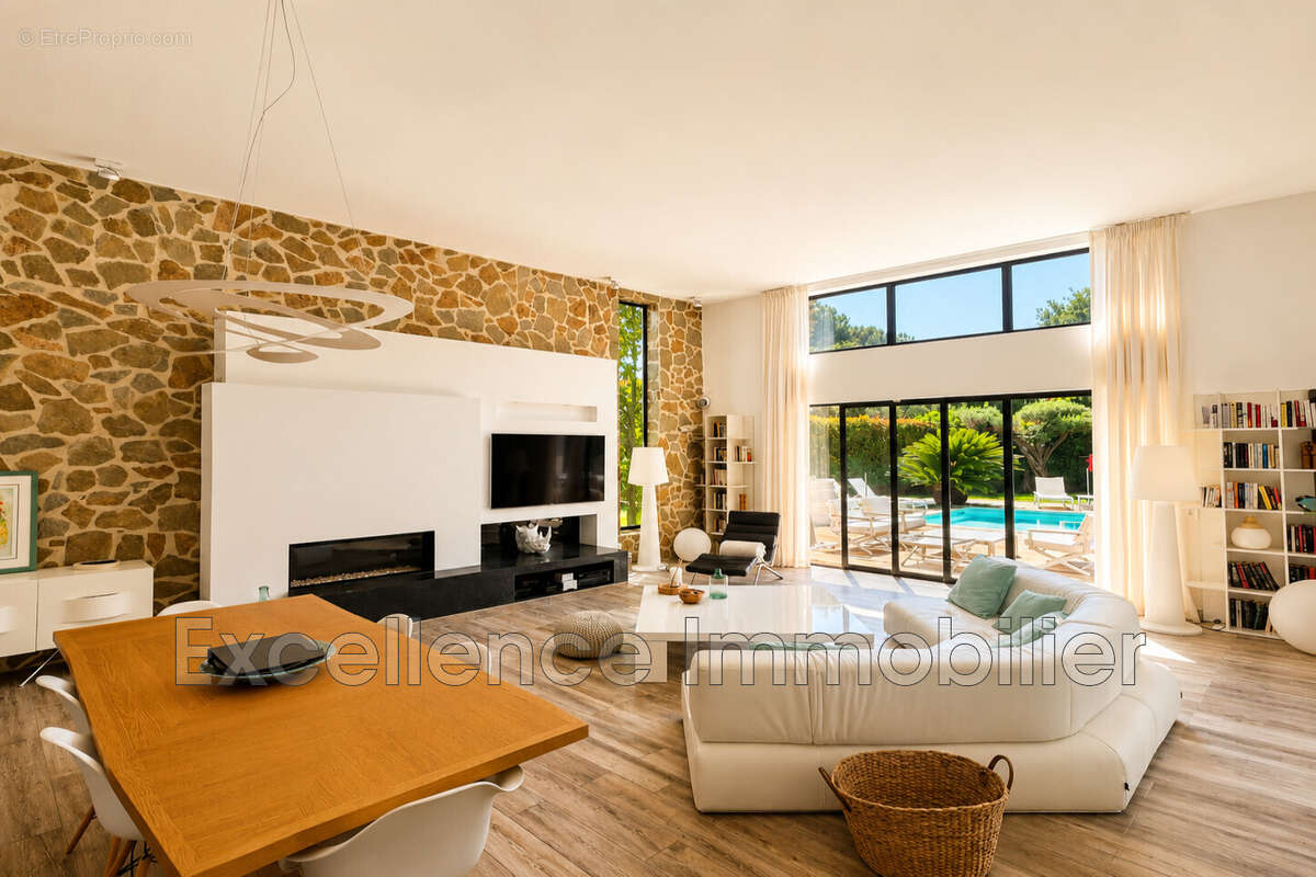 Maison 255 m² à Plan-De-La-Tour  - photo 4