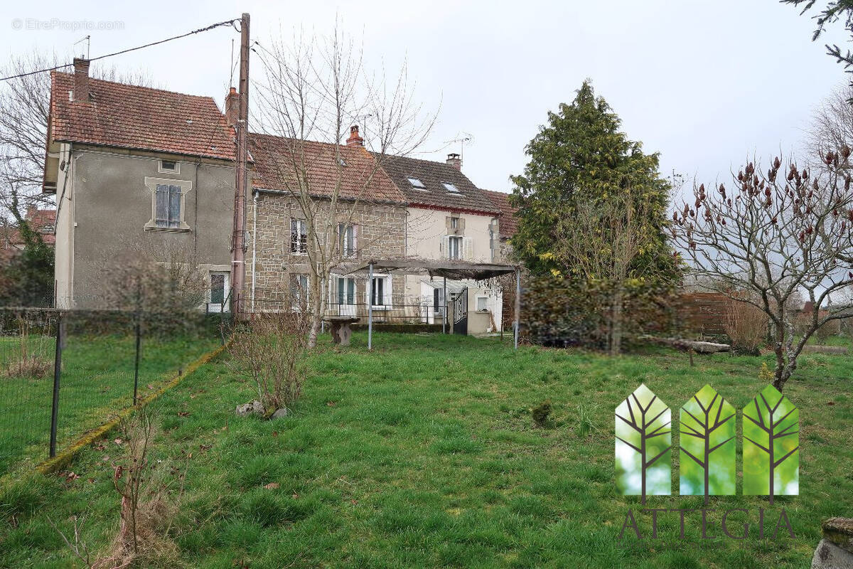DEVANT - Maison à SAINT-MARTIAL-LE-MONT