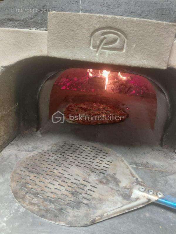 Commerce à LA CHAPELLE-DE-LA-TOUR