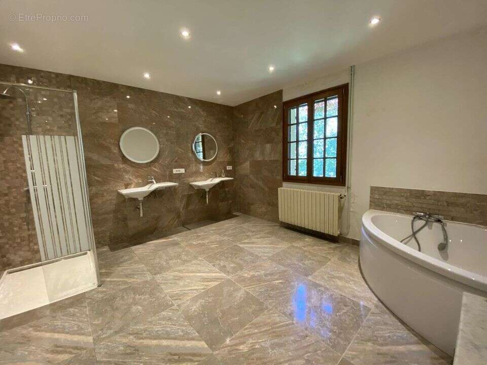 Maison 188 m² à Cazaubon  - photo 14