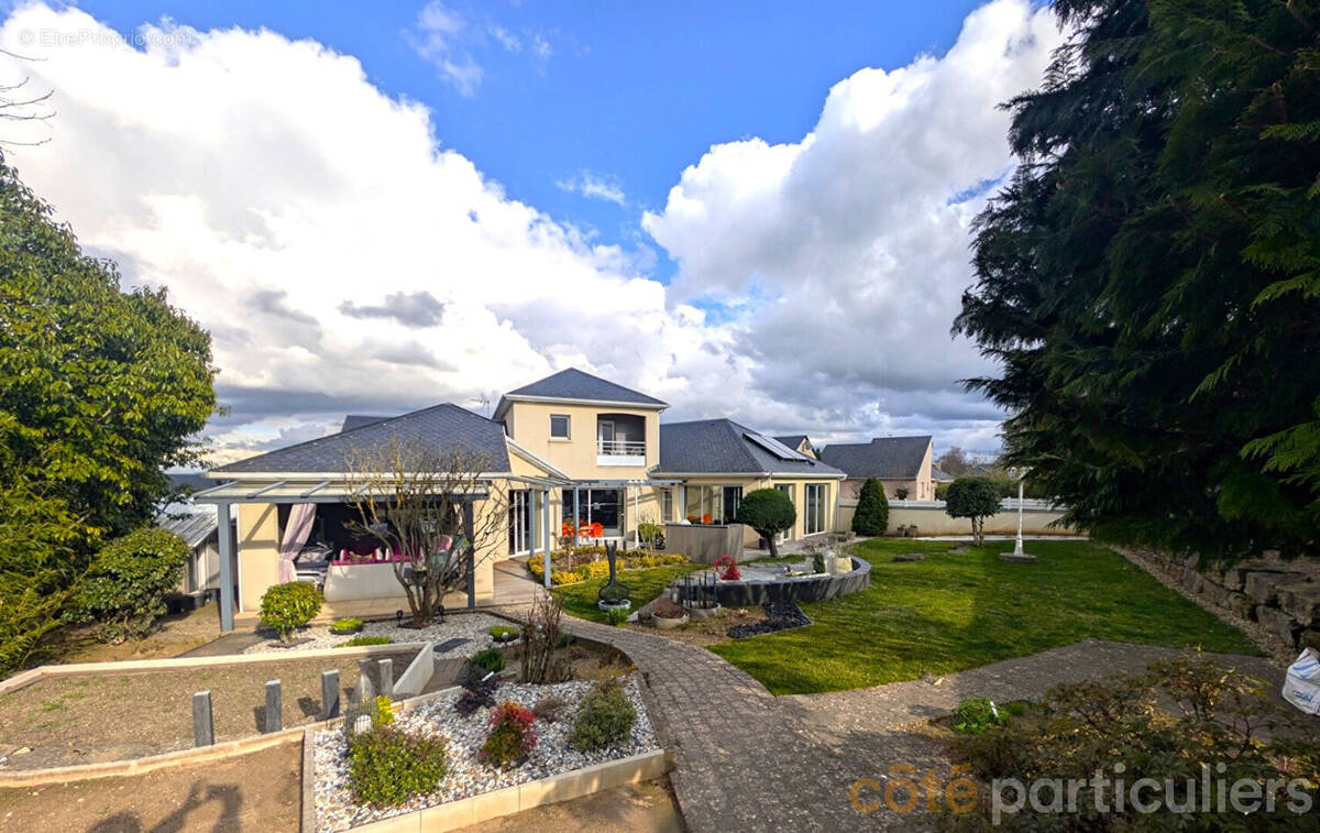 Maison à LUC-LA-PRIMAUBE