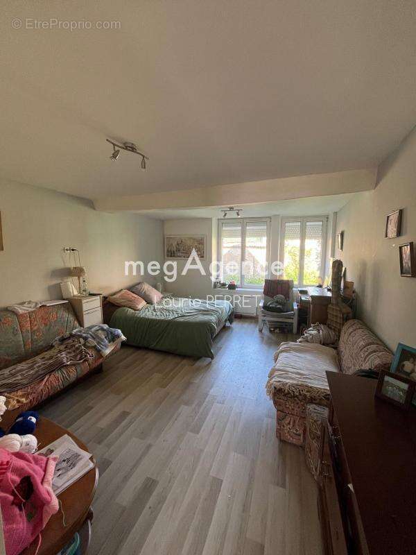 Maison à LIGNY-LE-CHATEL