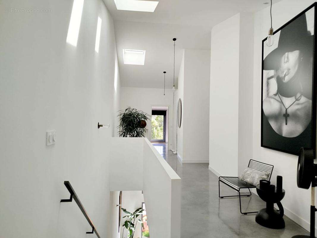Sublime Maison d'architecte Saint Maximin La Sainte Baume 190 m2 avec terrasse et garage - photo 11