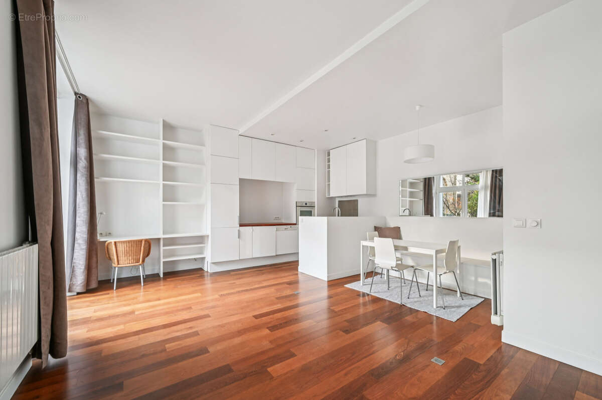 Appartement à PARIS-14E