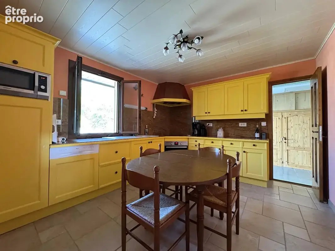 Maison St Julien Les Rosiers - 7 pièces - 105 m² + Gîte 36 m²  + Piscine - photo 6