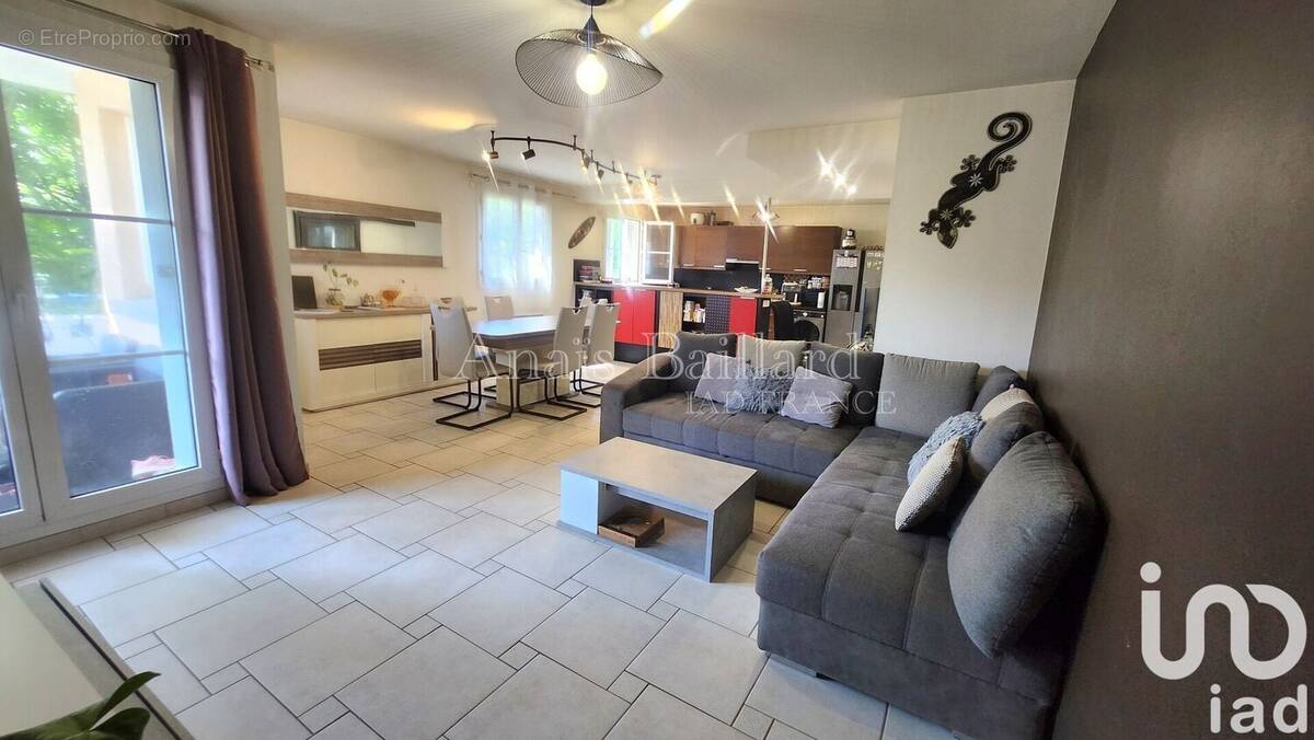 Photo 1 - Appartement à LIEUSAINT