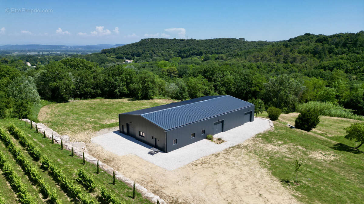 Domaine viticole biodynamique de 10 hectares avec mas provençal et cave moderne - photo 5